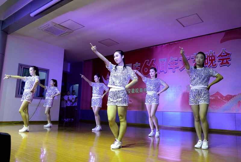开云手机官方网站,开云中国
庆国庆66周年晚会-舞蹈-热浪