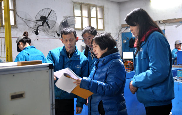 开云手机官方网站,开云中国
：审核专家在生产现场审核