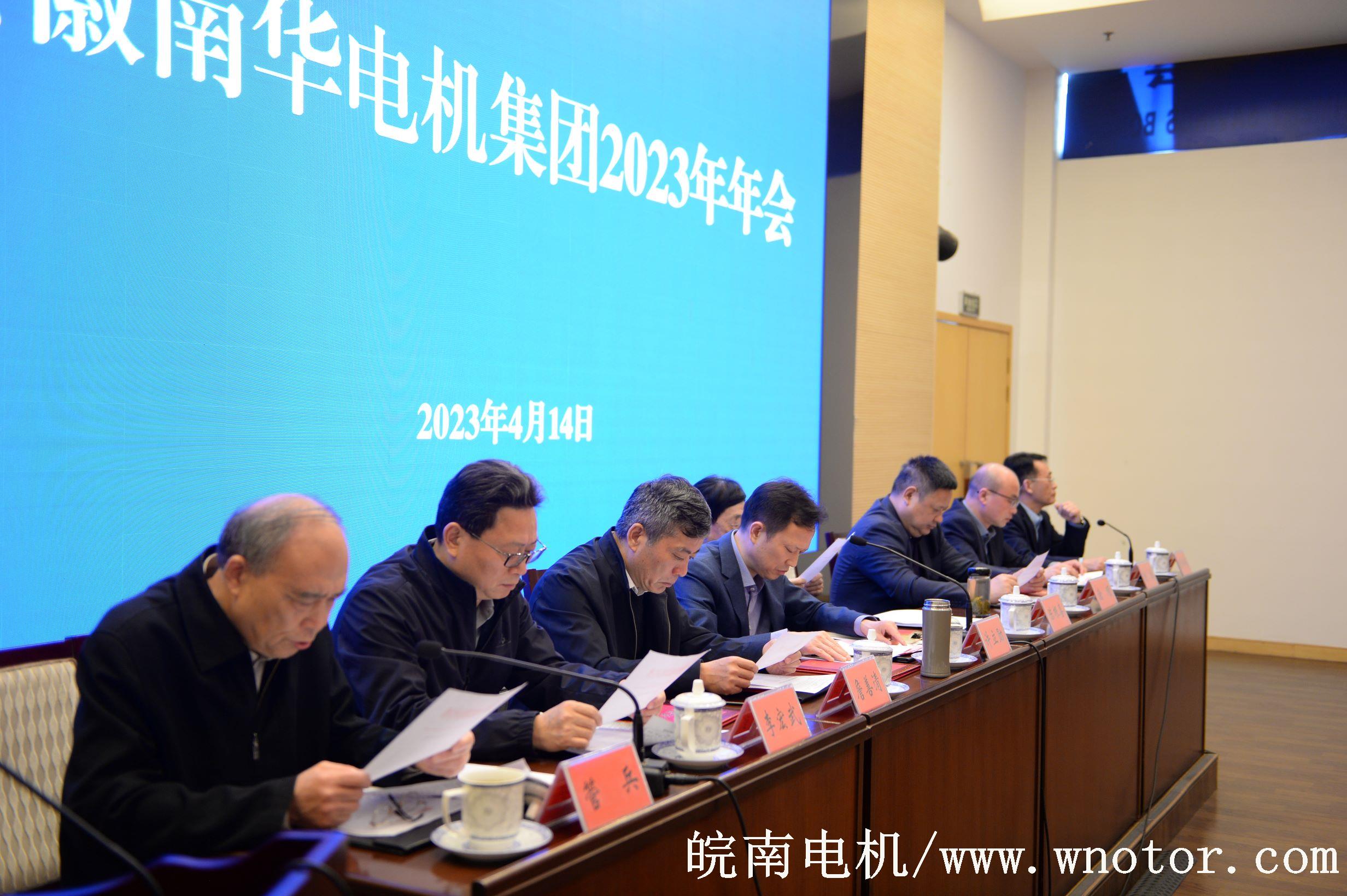 开云手机官方网站,开云中国
：在主席台就坐的领导